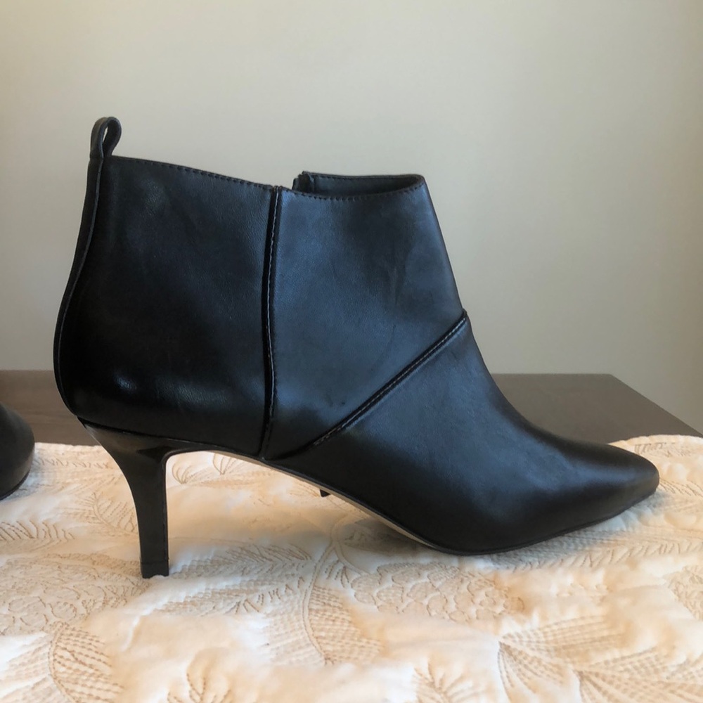 Donald Pliner Elegant Black Ankle Boots